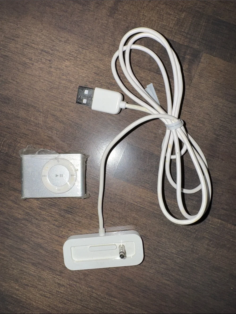 Apple iPod Shuffle 2nd Generation - Silver - Unused -Original Plastic + Charger